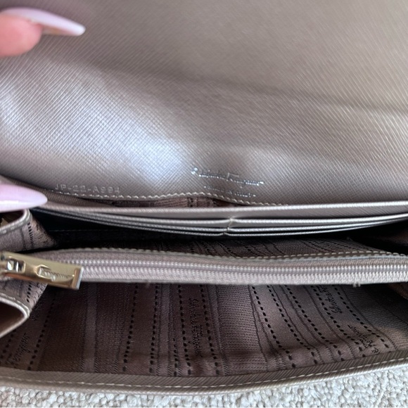 Salvatore Ferragamo Bow Wallet - Picture 4 of 6